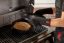 Gourmet BBQ System – Dutch Oven 2 w 1 żeliwny kociołek z żeliwną patelnią Weber (8857)
