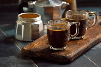 Kawa Americano – doskonałe Espresso zalane gorącą wodą
