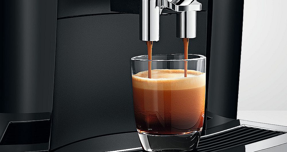 P.E.P. to prawdziwa rewolucja w parzeniu kaw czarnych. Ten skuteczny proces usprawnia przepływ gorącej wody przez świeżo mielone ziarna kawy, który przebiega pulsacyjnie, w krótkich i szybkich cyklach. Ma to na celu wydobyć głębię smaku i aromatu kawy.