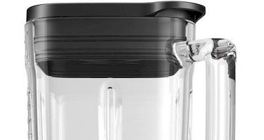  Blender K400 Artisan został wyposażony w szczelną pokrywkę z korkiem miarką o pojemności 60 ml, idealnie dopasowaną do kształtu naczynia. 