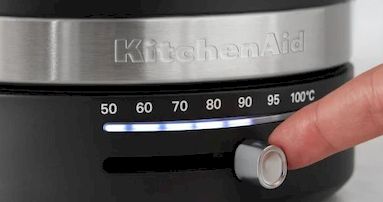 Suwak nastawu temperatury wody od 50°C do 100°C, ze świecącymi kontrolkami LED.