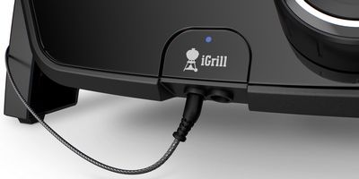 Zintegrowana technologia iGrill: ułatwia monitorowanie grillowanej żywności i umożliwia odczyt temperatury w czasie rzeczywistym przez Bluetooth® do aplikacji Weber iGrill na smartfonie