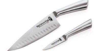 Obydwa noże wykonane są ze stali nierdzewnej i posiadają wyjątkowo ostre ostrza.