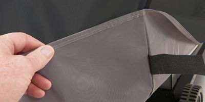 Pokrowiec jest wykonany z trwałej poliestrowej tkaniny pokrytej PVC o specyfikacji 500 X 300D