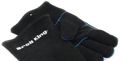 Rękawice wykonane są z wysokiej jakości skóry w kolorze czarnym. Posiadają logo marki "Broil King".