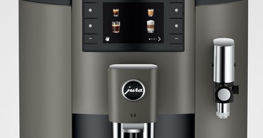 Wszystkie dostępne napoje wybierzesz bezpośrednio na przejrzystym wyświetlaczu o wielkości 3,5 cala – korzystając z sześciu przycisków, nawigujesz po dostępnych opcjach, by wybrać jeden z 17 specjałów kawowych.