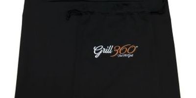 Na dolnej kieszeni fartucha widnieje duże logo "Grill360".