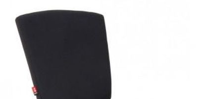 Oparcie w kolorze czarnym jest tapicerowane wysokiej jakości tkaniną Aero.