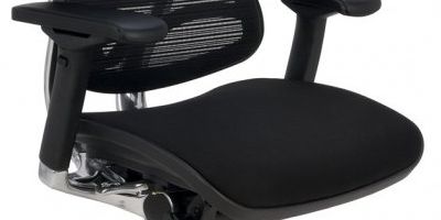 Regulowane, obite tkaniną materiałową siedzisko zapewnia wysoki komfort siedzenia przez cały dzień