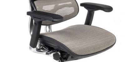 Wygodne siedzisko wypełnione miękką pianką i pokryte siatką Mesh, a także regulowane podłokietniki zapewniają pełen komfort siedzenia.