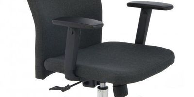 Fotel wyposażony jest w synchroniczny mechanizm ruchowy. Siedzisko jest obite tkaniną materiałową.