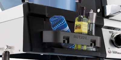 Półka na przyprawy pozwala trzymać w zasięgu ręki wszelkie narzędzia do grillowania, przyprawy i inne akcesoria.