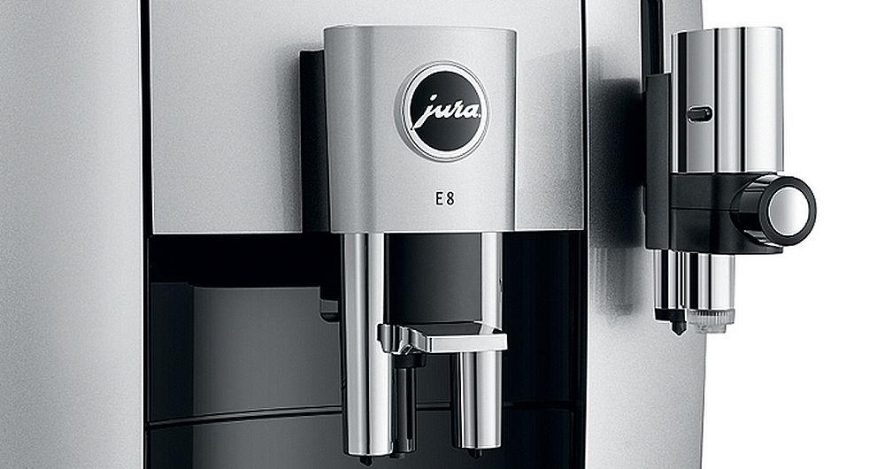 Ekspres Jura E8 Moonlight Silver (EB) wyposażono w wylewkę z możliwością regulacji wysokości, dostosowanej do Twojego kubka lub filiżanki.