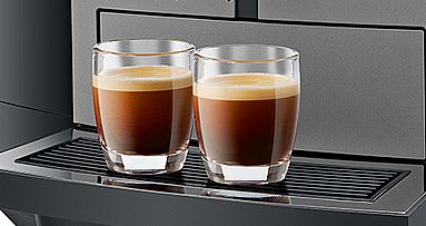 Prezentowany model Jura X6 Dark Inox specjalizuje się w przygotowywaniu intensywnych kaw bezmlecznych o różnej objętości. Możesz przygotować niewielkie Espresso, klasyczną kawę czarną lub cały dzbanuszek na biznesowe spotkanie.
