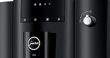 Ekspres E4 Piano Black został wyposażony w duży wyświetlacz z czterema przyciskami. Czytelne symbole jasno wskazują, który przycisk należy wybrać, a funkcje wstępnego wyboru pozwalają dopasować intensywność kawy do osobistych preferencji.