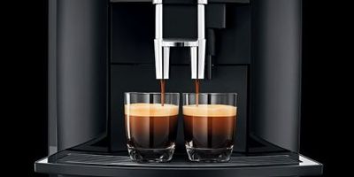 W ekspresie można przyrządzić dwie czarne kawy jednocześnie.