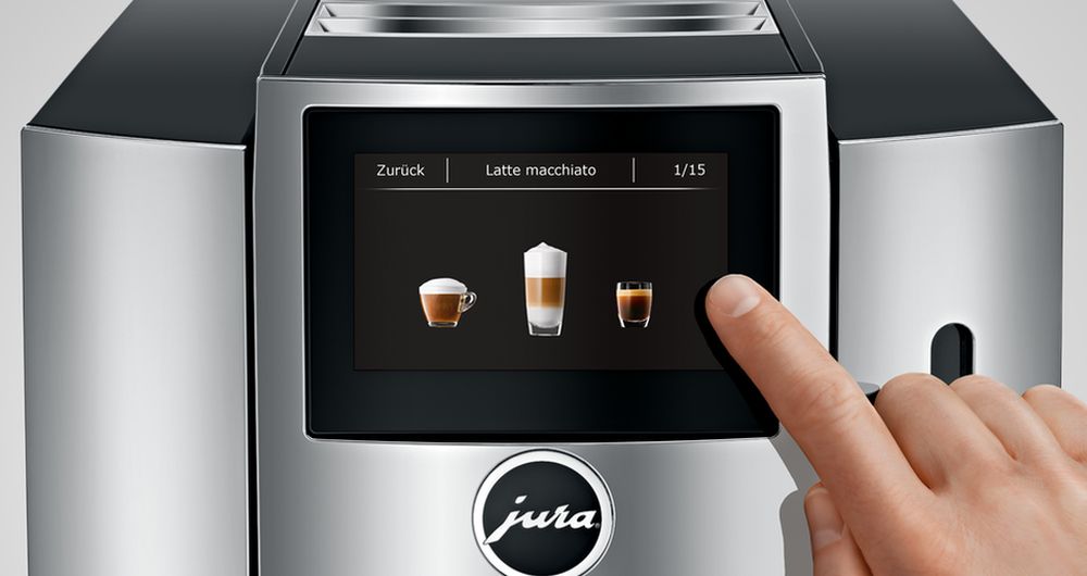 Ekspres do kawy Jura S8 Chrome (EA) wyposażono w duży, kolorowy wyświetlacz dotykowy, z którego można wybrać aż 15 różnych specjałów kawowych.