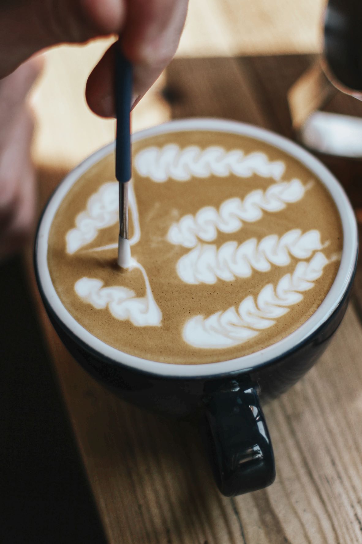 Metody robienia wzorów na kawie 
