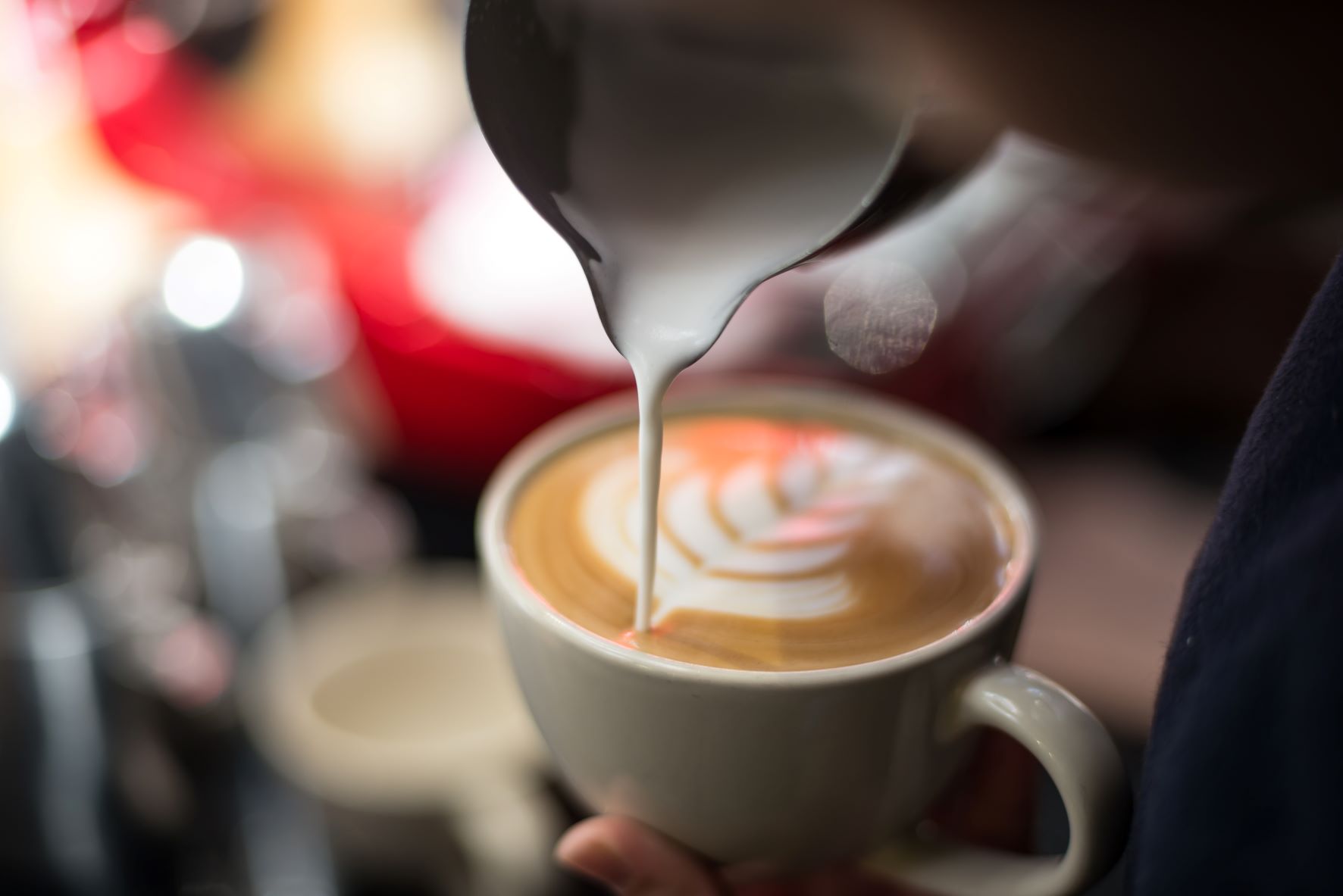 Latte art – jak zrobić rozetę na kawie?