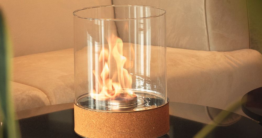 Dodatkowym udogodnieniem jest cylinder ze szkła hartowanego, który stabilizuje ogień w każdych warunkach.