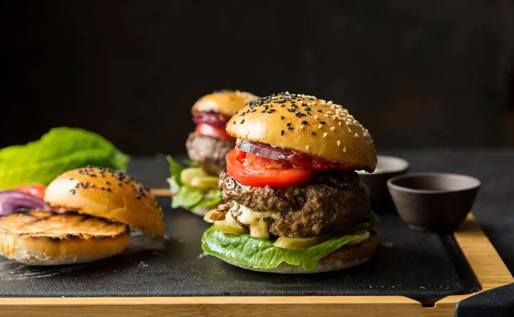Przekąski sylwestrowe – mini burgery z grilla