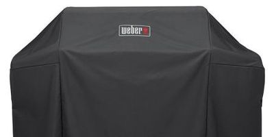 Pokrowiec posiada duże, wyraźne logo marki Weber.